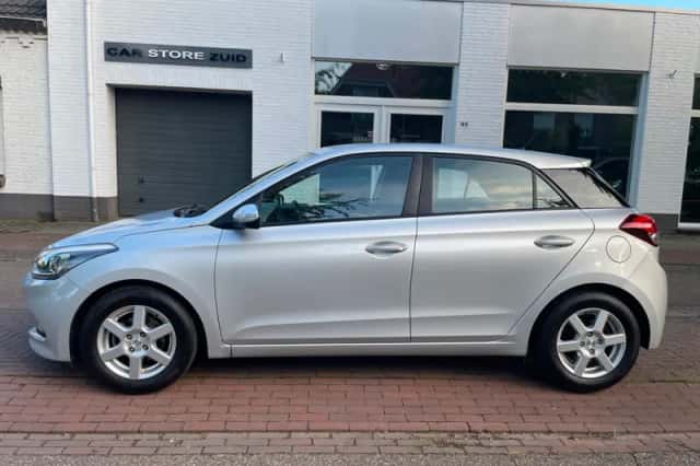 Hyundai i20 (2015) thumbnail 2