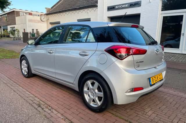 Hyundai i20 (2015) thumbnail 3