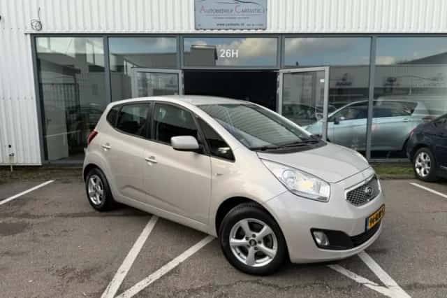 Kia Venga (2010) thumbnail 3