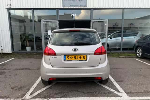 Kia Venga (2010) thumbnail 5