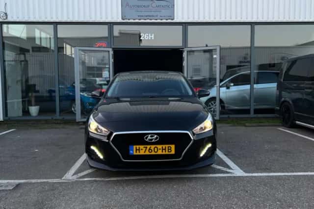Hyundai i30 (2019) thumbnail 2