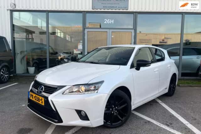 Lexus CT (2017) thumbnail 1