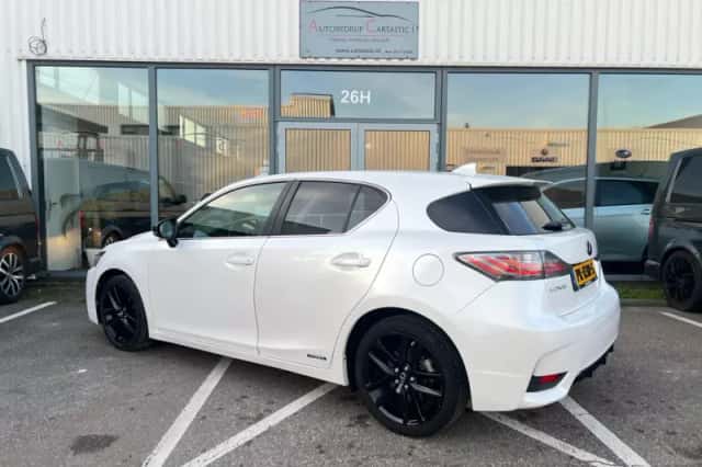 Lexus CT (2017) thumbnail 5