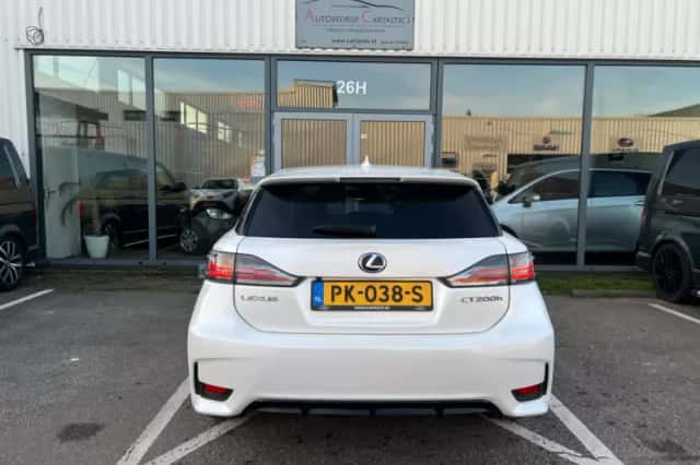 Lexus CT (2017) thumbnail 6
