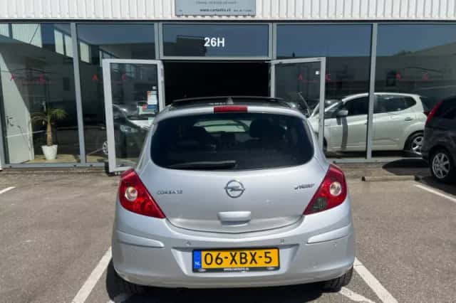 Opel Corsa (2012) thumbnail 5
