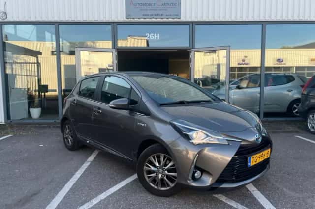 Toyota Yaris (2018) thumbnail 3