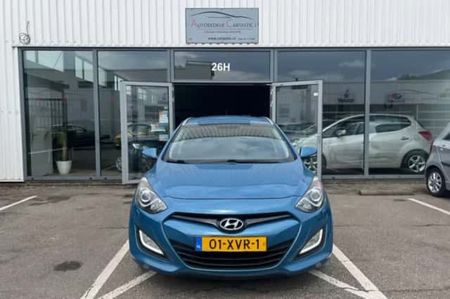 Hyundai i30 (2012) thumbnail 2
