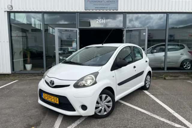 Toyota Aygo (2013) thumbnail 1