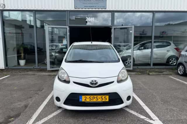 Toyota Aygo (2013) thumbnail 2