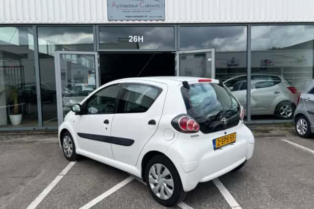 Toyota Aygo (2013) thumbnail 4