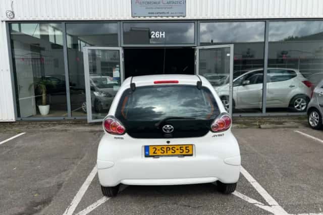 Toyota Aygo (2013) thumbnail 5