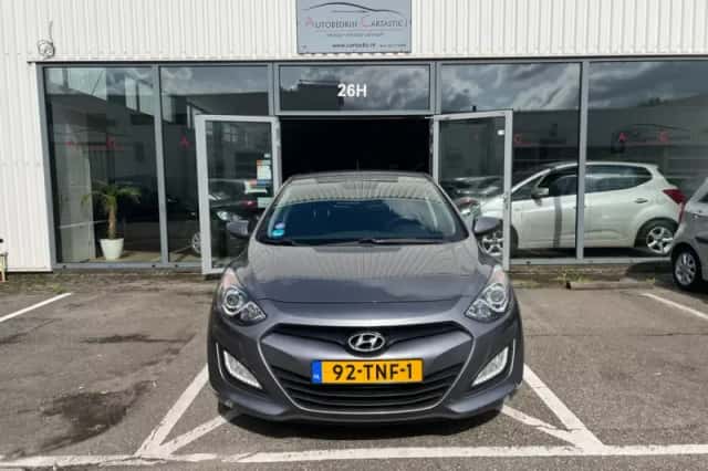 Hyundai i30 (2012) thumbnail 2