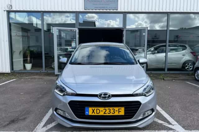 Hyundai i20 (2019) thumbnail 2