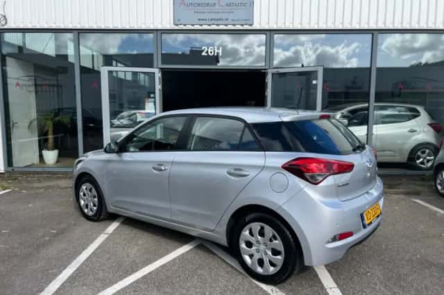 Hyundai i20 (2019) thumbnail 4