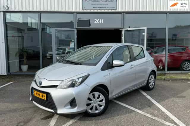 Toyota Yaris (2013) thumbnail 1