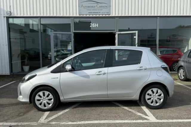 Toyota Yaris (2013) thumbnail 4