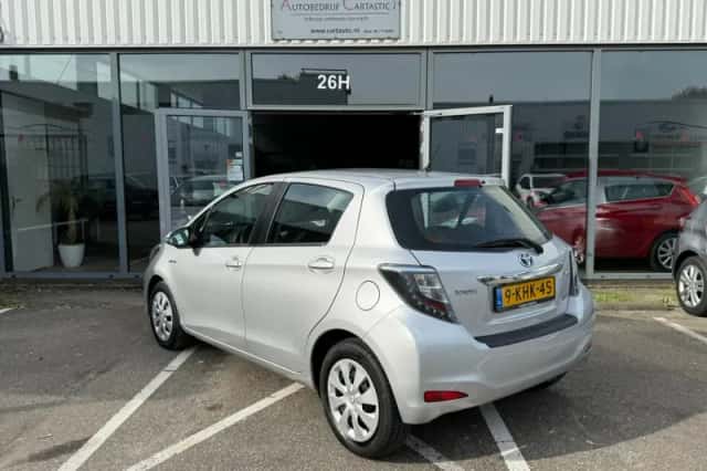 Toyota Yaris (2013) thumbnail 5