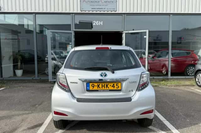 Toyota Yaris (2013) thumbnail 6