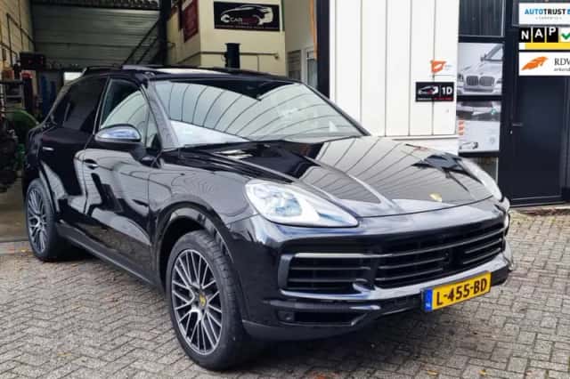 Porsche Cayenne (2019) thumbnail 1