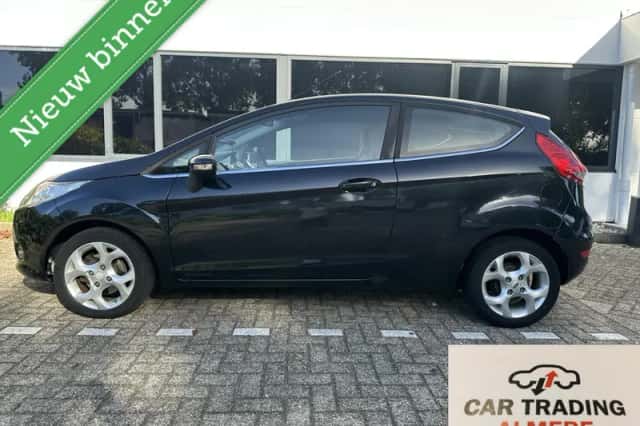 Ford Fiesta (2010) thumbnail 2