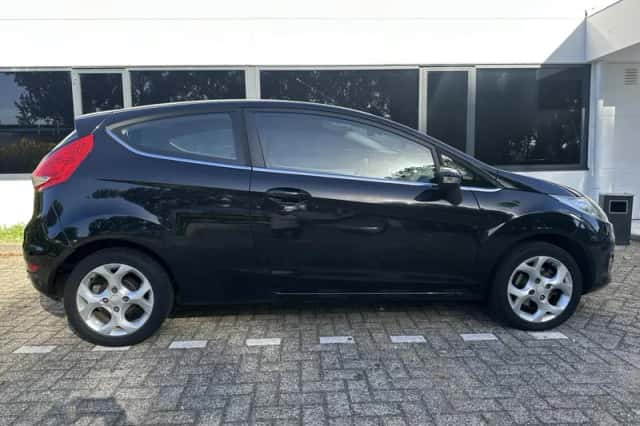 Ford Fiesta (2010) thumbnail 4