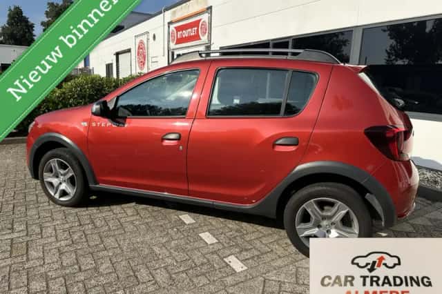 Dacia Sandero (2017) thumbnail 3