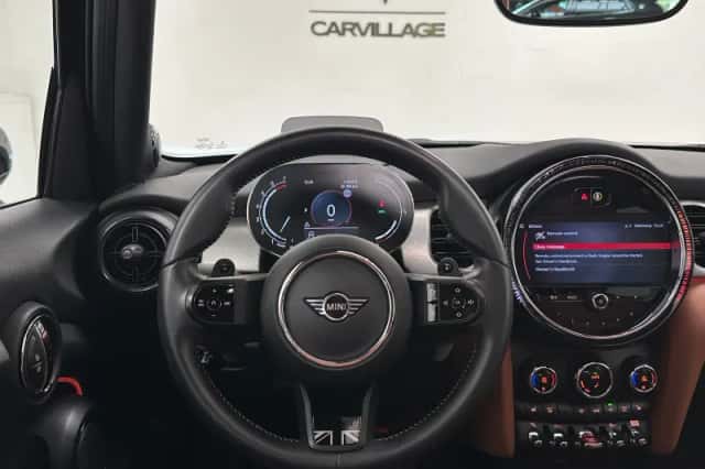 MINI Cooper S (2023) thumbnail 3