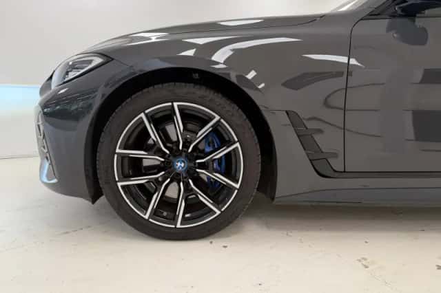 BMW i4 (2022) thumbnail 3