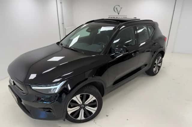 Volvo XC40 (2023) thumbnail 3