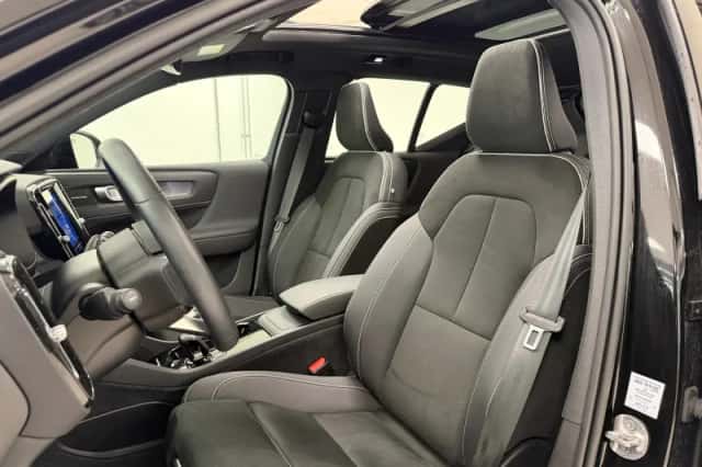 Volvo XC40 (2023) thumbnail 5