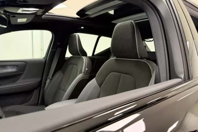 Volvo XC40 (2023) thumbnail 6