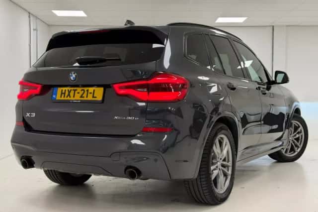 BMW X3 (2021) thumbnail 2
