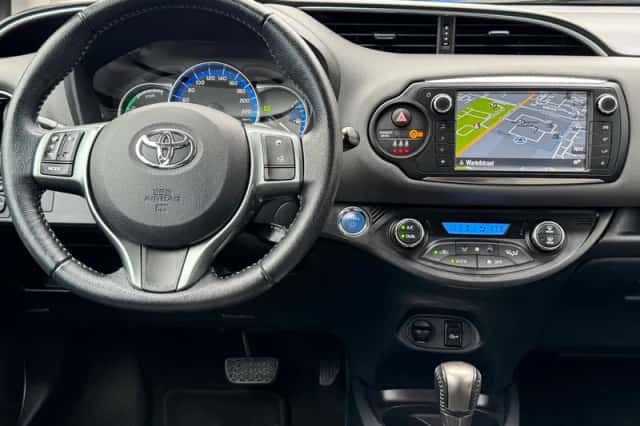Toyota Yaris (2015) thumbnail 4