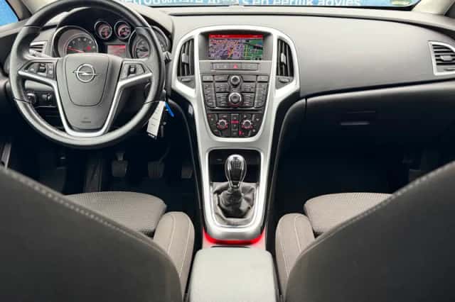 Opel Astra Sports Tourer (2015) thumbnail 2