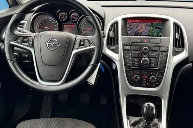 Opel Astra Sports Tourer (2015) thumbnail 4
