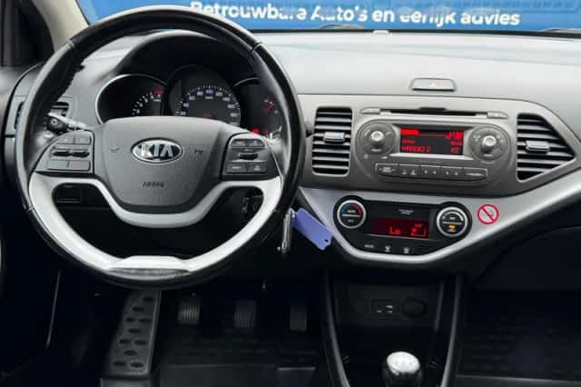 Kia Picanto (2016) thumbnail 4