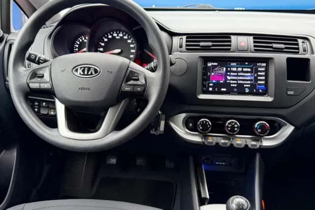 Kia Rio (2012) thumbnail 2