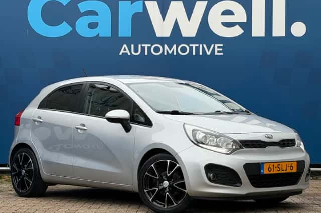 Kia Rio (2012) thumbnail 3