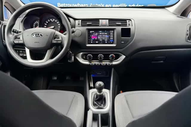 Kia Rio (2012) thumbnail 4