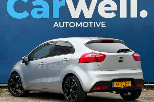 Kia Rio (2012) thumbnail 5