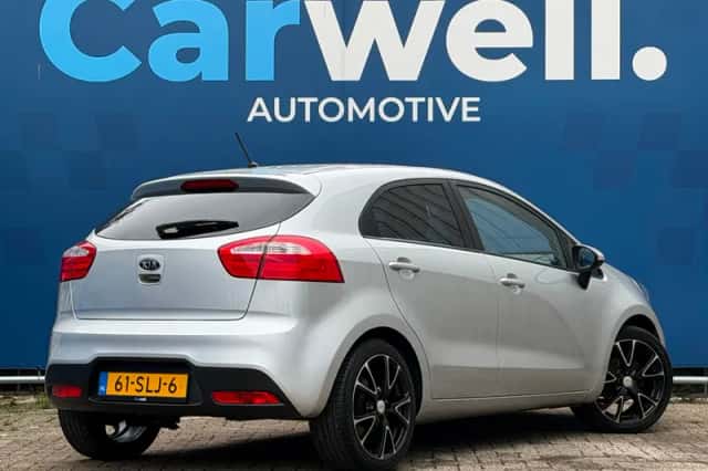 Kia Rio (2012) thumbnail 6