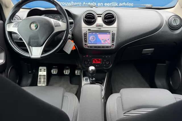 Alfa Romeo Mito (2013) thumbnail 2