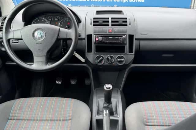 Volkswagen Polo (2008) thumbnail 2