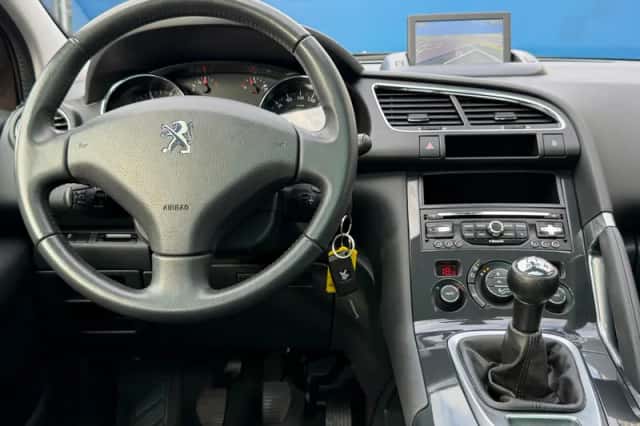 Peugeot 3008 (2014) thumbnail 4