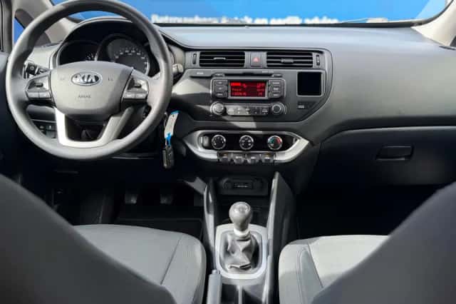 Kia Rio (2013) thumbnail 2