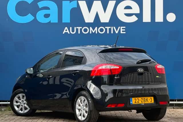 Kia Rio (2013) thumbnail 5