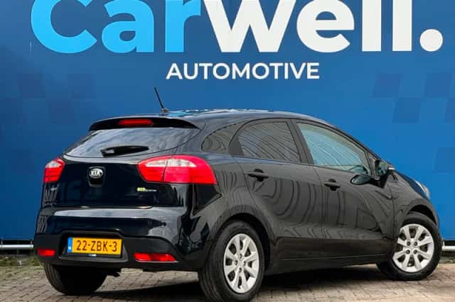 Kia Rio (2013) thumbnail 6