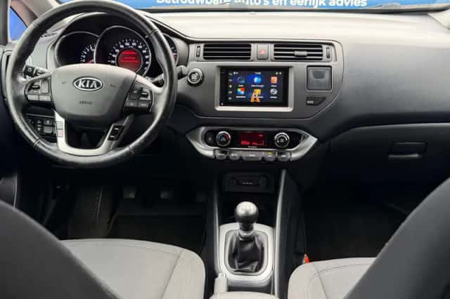 Kia Rio (2012) thumbnail 2