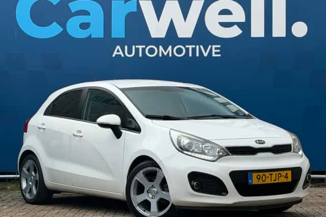Kia Rio (2012) thumbnail 3