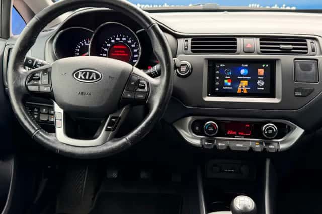 Kia Rio (2012) thumbnail 4